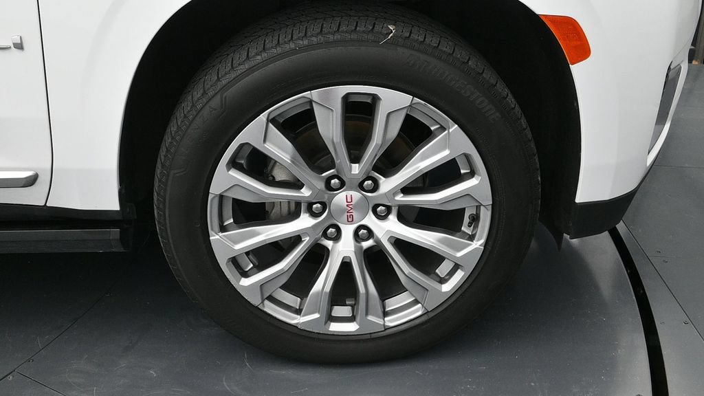 Used 2023 GMC Yukon Denali RWD image 16