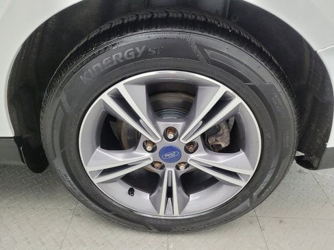 Used 2018 Ford Focus SE w/ SE Appearance Package image 31