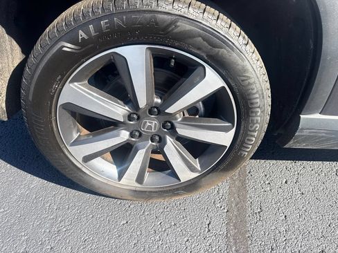 Used 2025 Honda Pilot Touring image 9