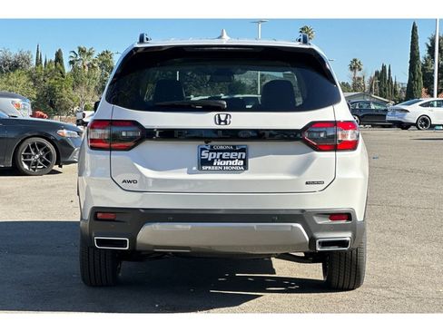New 2026 Honda Pilot Touring image 5
