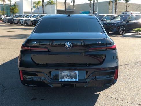 Used 2024 BMW i7 M70 w/ Executive Package image 12
