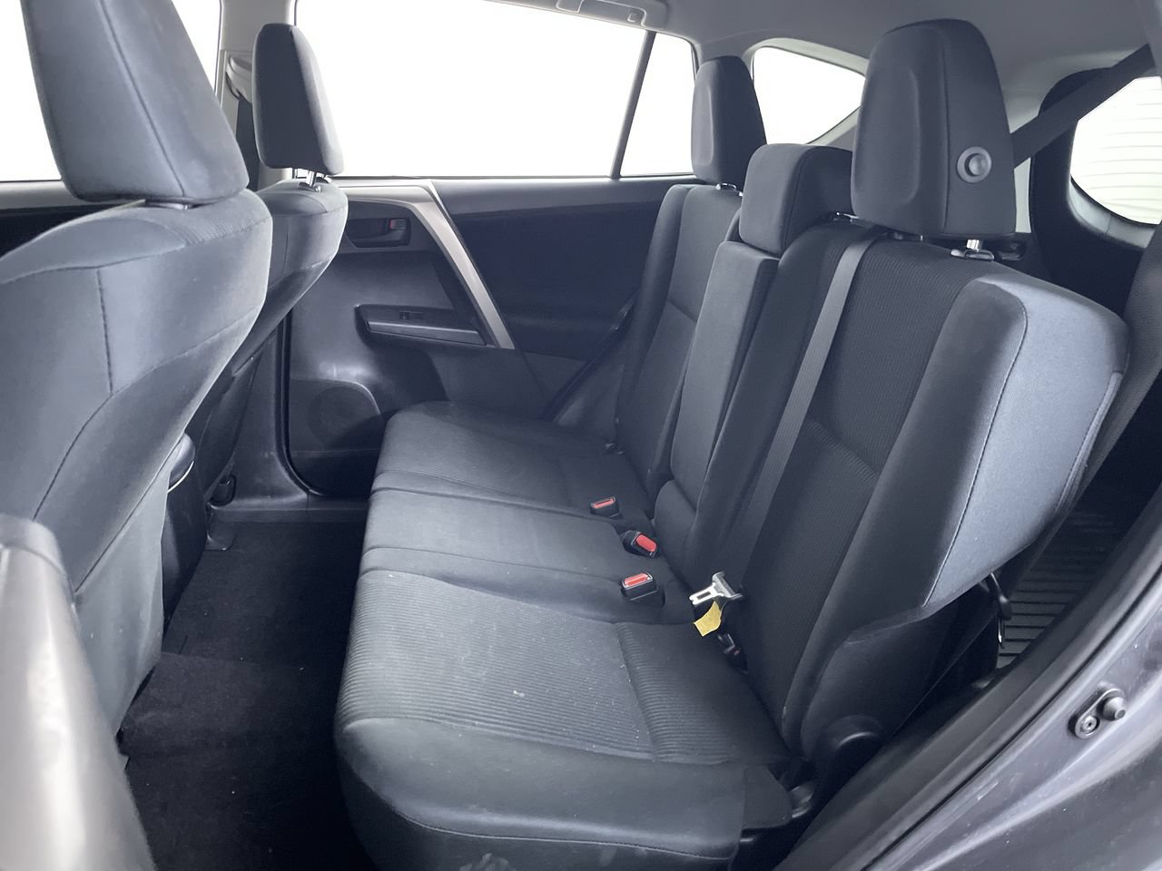 Used 2018 Toyota RAV4 LE w/ All Weather Liner Package AWD/4WD image 21