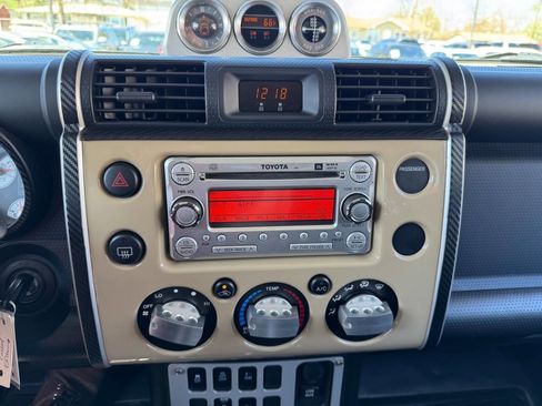 Used 2012 Toyota FJ Cruiser 4WD w/ Upgrade Pkg image 18