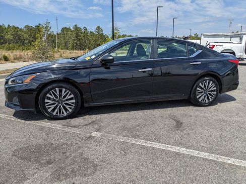 Used 2024 Nissan Altima 2.5 SV image 5