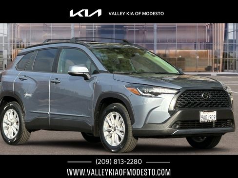 Used 2022 Toyota Corolla Cross LE image 1