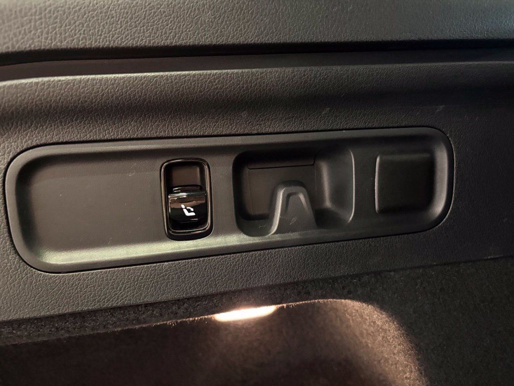 Used 2023 Mercedes-Benz GLC 300 4MATIC image 19
