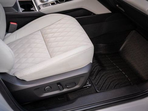 Used 2023 Mitsubishi Outlander SEL image 36