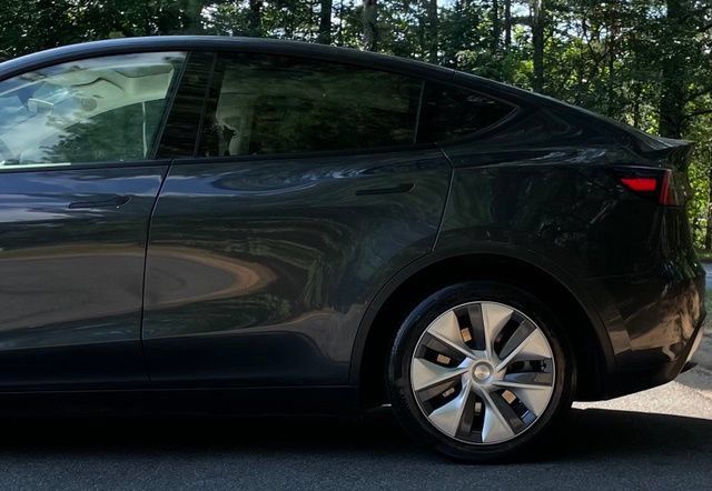 Used 2024 Tesla Model Y Long Range RWD image 5