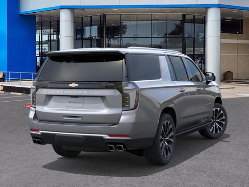 New 2026 Chevrolet Suburban High Country image 4