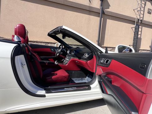 Used 2018 Mercedes-Benz SL 550 w/ Driver Assistance Package image 19