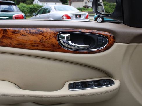 Used 2006 Jaguar XJ8 RWD image 26