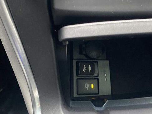 Used 2017 Toyota Camry XLE image 27