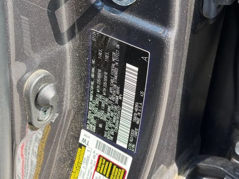 Used 2024 Toyota Highlander XLE FWD image 13