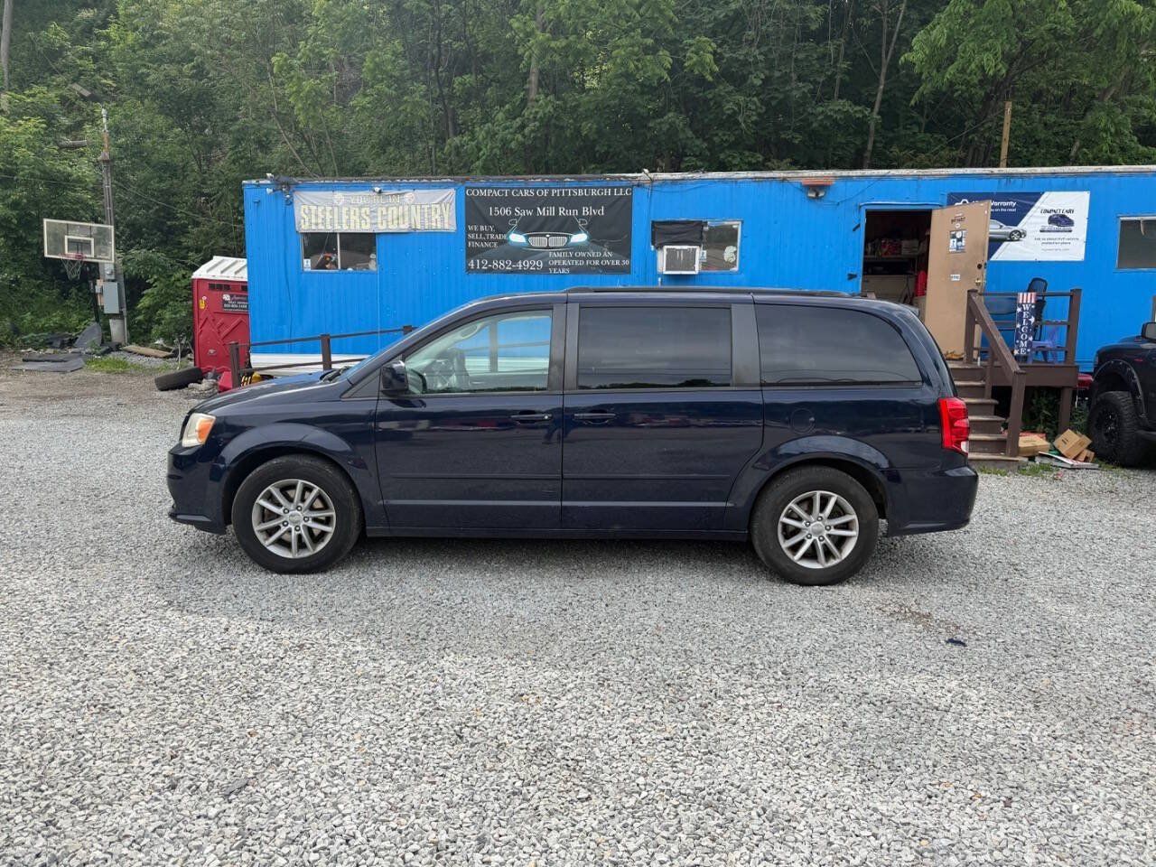 Used 2014 Dodge Grand Caravan SXT FWD image 2