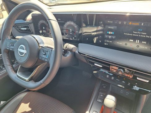 Used 2025 Nissan Kicks SR image 26