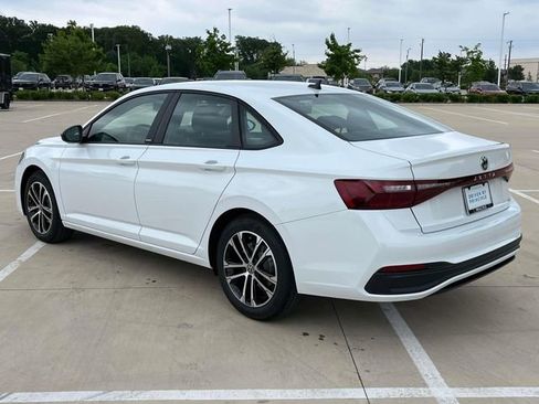 Certified 2025 Volkswagen Jetta Sport image 8