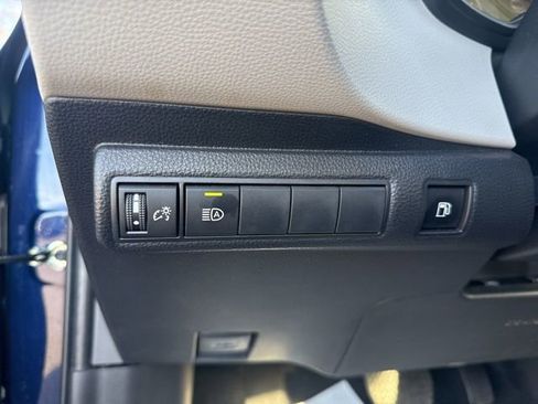 Used 2025 Toyota Corolla LE image 24