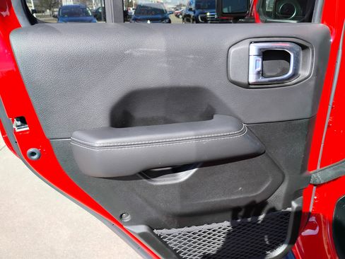 Used 2022 Jeep Wrangler Unlimited Sahara w/ Cold Weather Group image 16