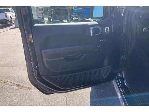 Used 2024 Jeep Gladiator Rubicon AWD/4WD image 24