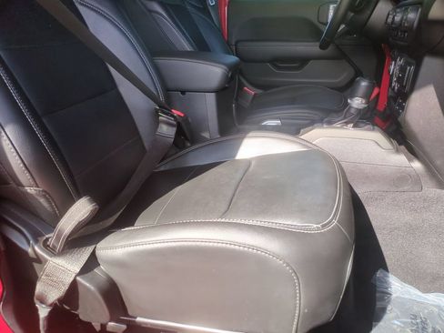 Used 2021 Jeep Wrangler Unlimited Sahara AWD/4WD image 19