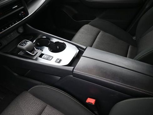 Used 2025 Nissan Rogue SV image 31