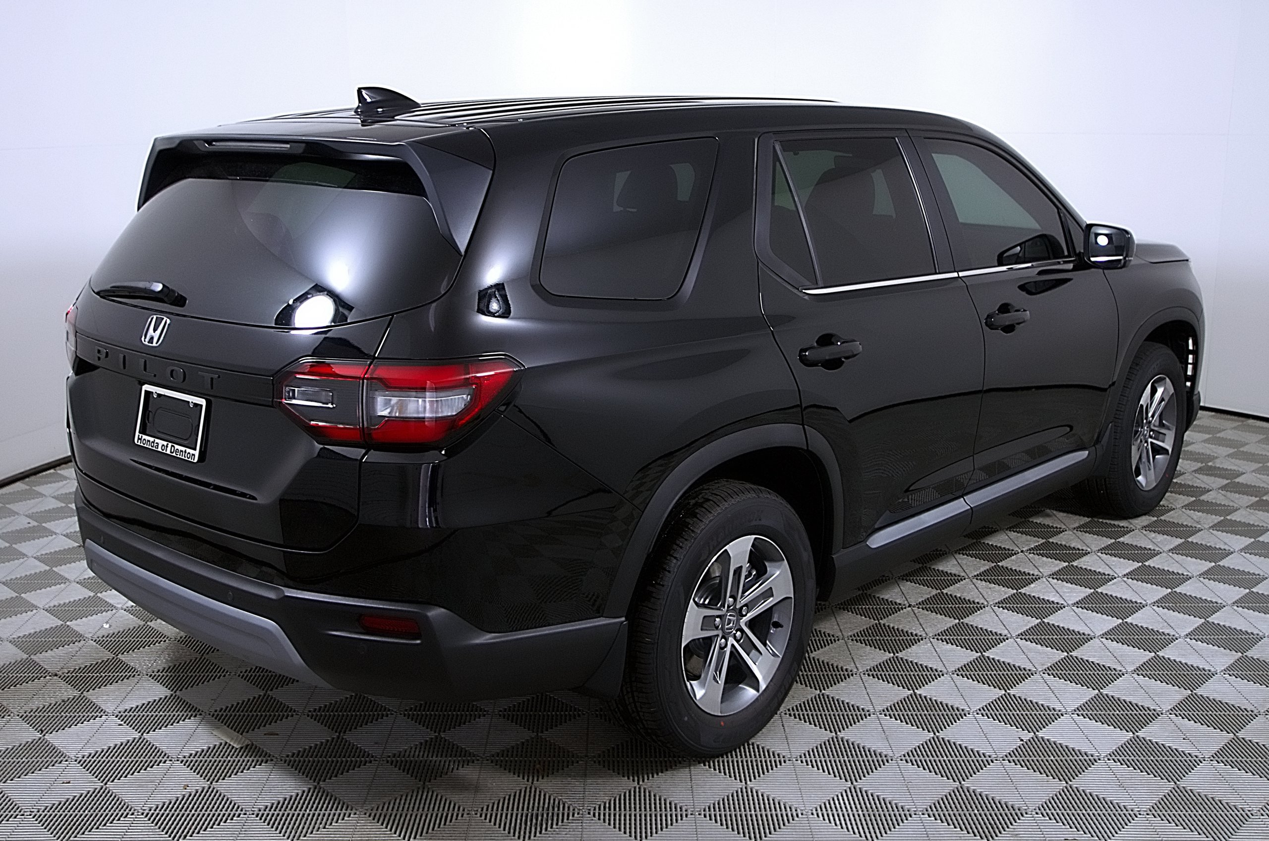 Used 2025 Honda Pilot EX-L image 7