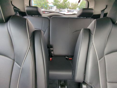Used 2019 Buick Enclave Avenir w/ Avenir Technology Package FWD image 23
