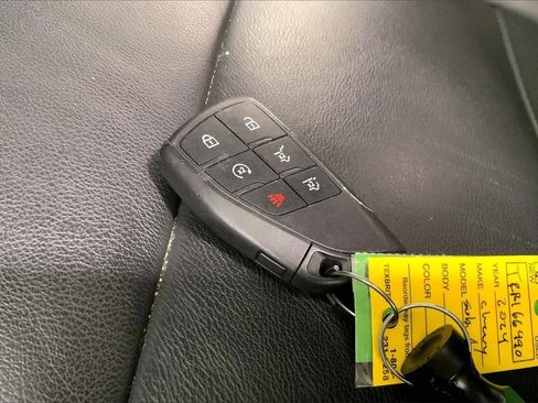 Used 2024 Chevrolet Suburban Z71 w/ Z71 Off-Road Package image 19