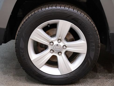 Used 2013 Jeep Patriot Latitude w/ Sun/Sound Group FWD image 7