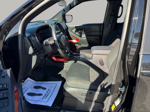 Used 2022 Nissan Frontier PRO-4X image 12