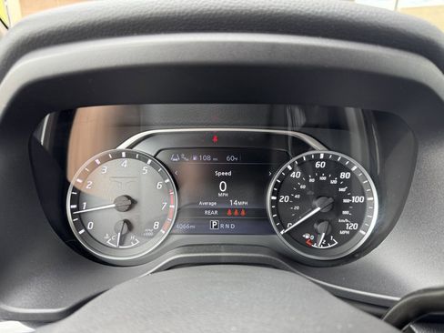 Used 2024 Nissan Titan SV w/ SV Convenience Package image 17