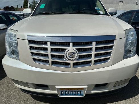 Used 2011 Cadillac Escalade 2WD image 12