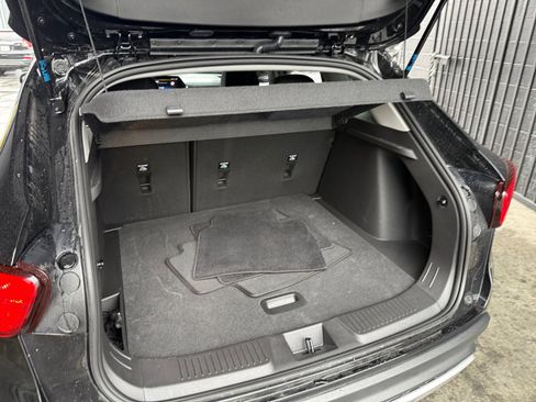 Used 2025 Chevrolet Trax LT image 19