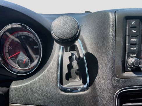 Used 2018 Dodge Grand Caravan SE w/ UConnect Hands-Free Group FWD image 20