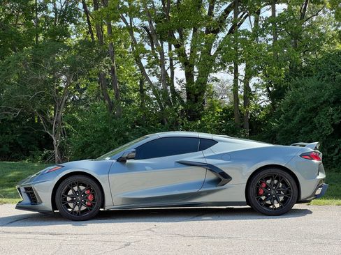 Used 2024 Chevrolet Corvette Stingray Preferred Cpe w/ Z51 Performance Package RWD image 2