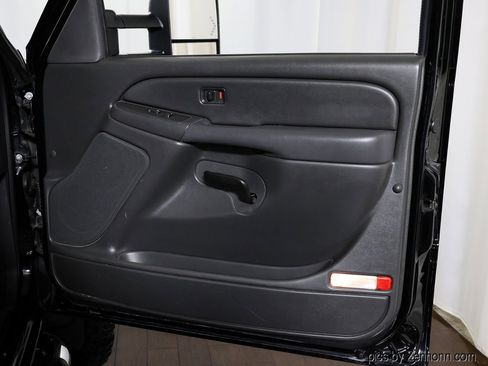 Used 2006 GMC Sierra 2500 SLE w/ Snow Plow Prep Package image 24