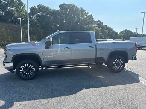Used 2025 Chevrolet Silverado 2500 LTZ w/ LTZ Plus Package AWD/4WD image 12