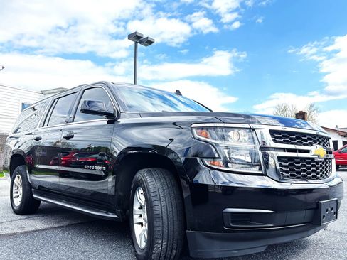 Used 2019 Chevrolet Suburban LT image 3