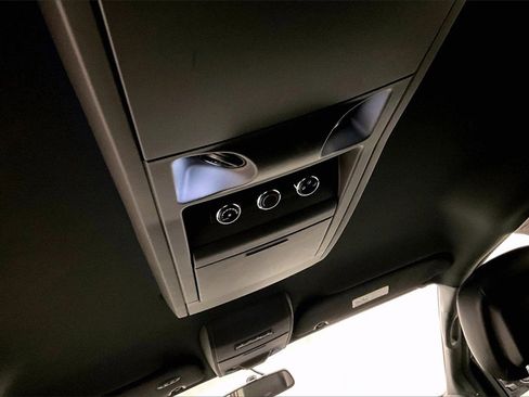 Used 2016 Dodge Grand Caravan SXT image 10