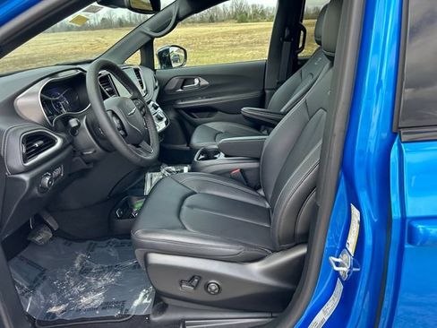 New 2026 Chrysler Pacifica Select w/ S Appearance Package AWD/4WD image 29