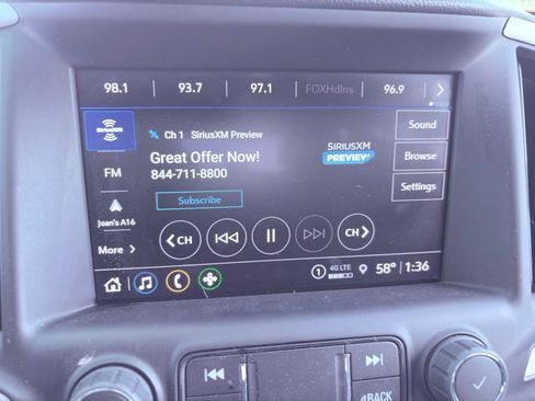 Used 2024 GMC Terrain SLT image 27