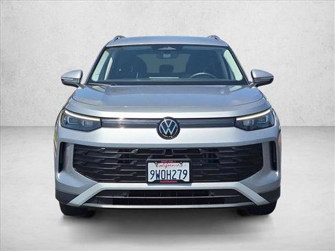 Used 2026 Volkswagen Tiguan S FWD image 2