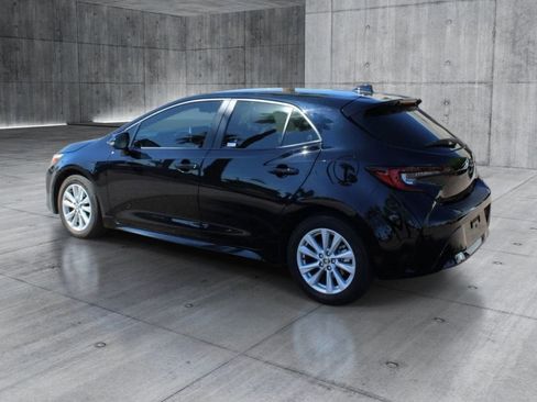 Used 2025 Toyota Corolla SE image 3