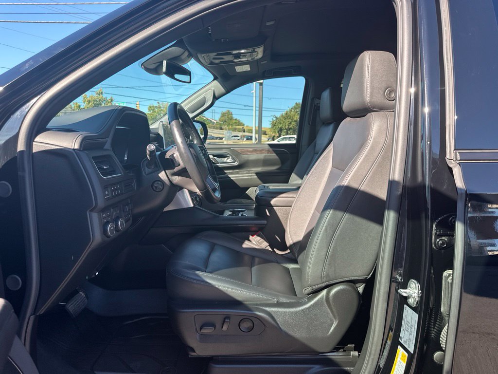 Used 2024 Chevrolet Suburban Z71 w/ Luxury Package AWD/4WD image 17