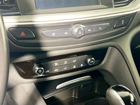 Used 2018 Buick Regal Preferred image 27