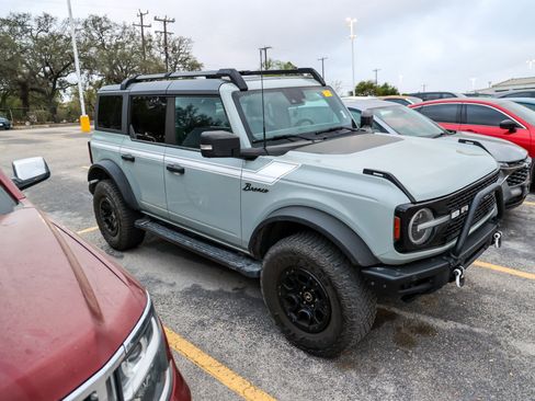 Used 2023 Ford Bronco Wildtrak image 7