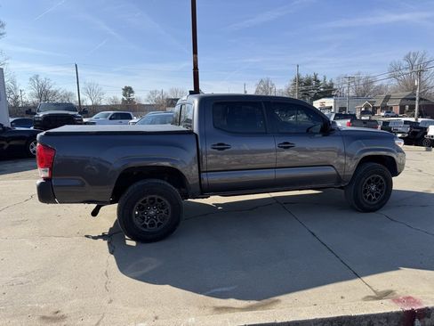 Used 2016 Toyota Tacoma SR w/ SR Convenience Package image 5