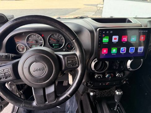 Used 2014 Jeep Wrangler Unlimited Rubicon w/ Connectivity Group AWD/4WD image 12