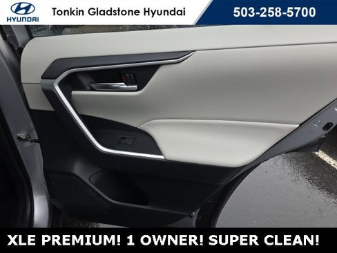Used 2022 Toyota RAV4 XLE Premium image 23