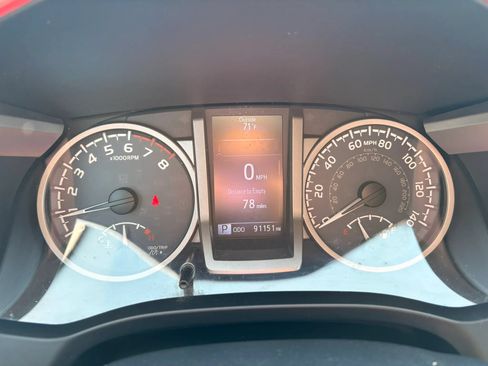 Used 2017 Toyota Tacoma SR5 w/ Tow Package AWD/4WD image 26